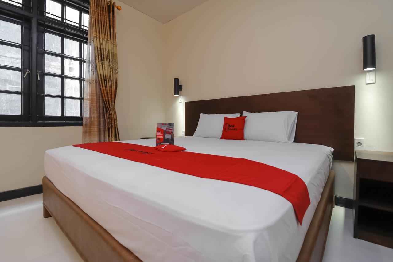 RedDoorz Plus near Halim Perdanakusuma 2 Dżakarta Zewnętrze zdjęcie